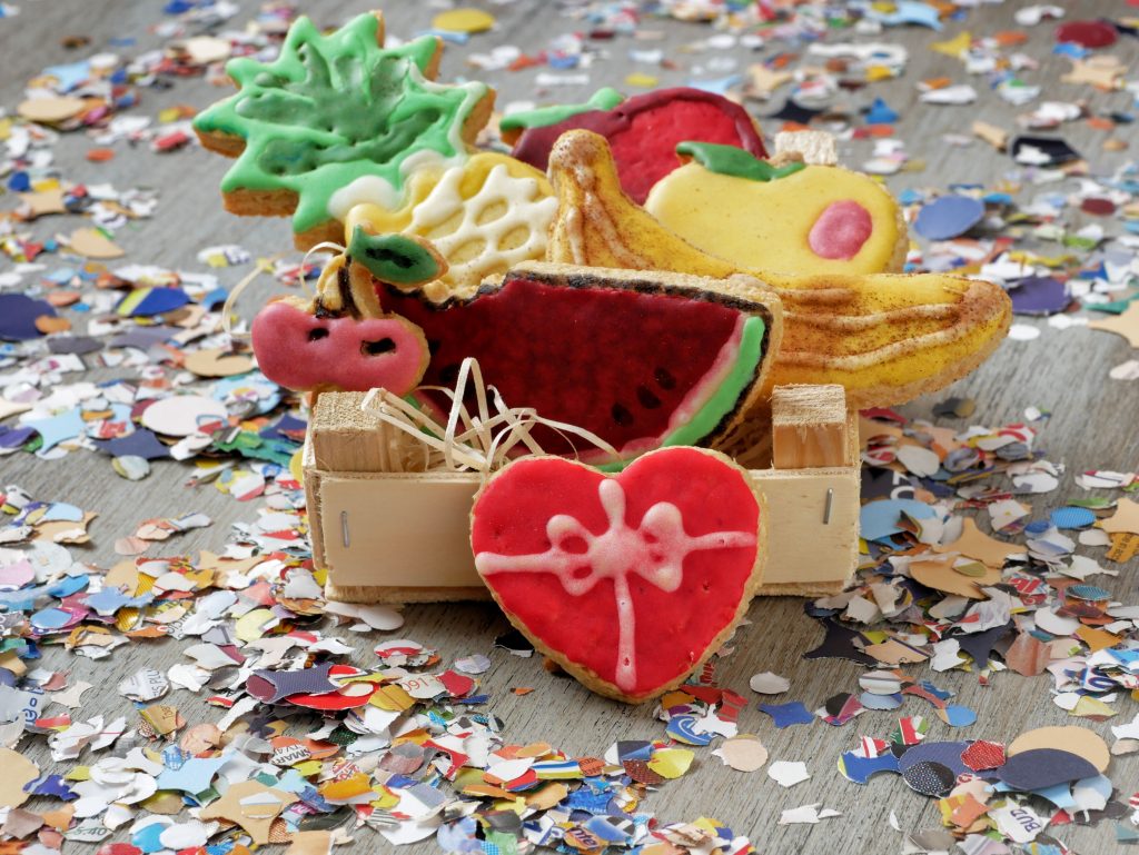 Biscotti colorati carnevale copia